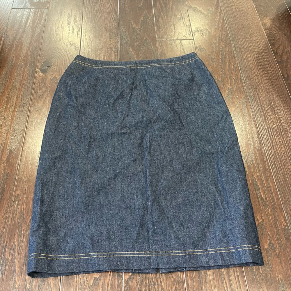 Escada Size  40 US M-10 Denim Pencil Skirt Dark Wash Side Zipper & Slit
